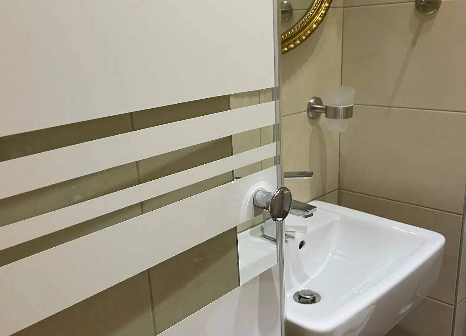 Stadt & Strandnahes Apartment Mit Garten & Bbq 斯普利特