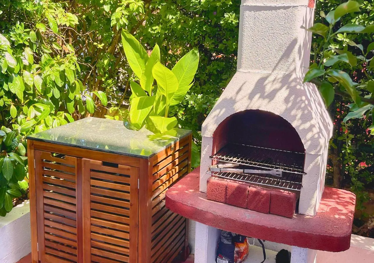 Stadt & Strandnahes Apartment Mit Garten & Bbq Split