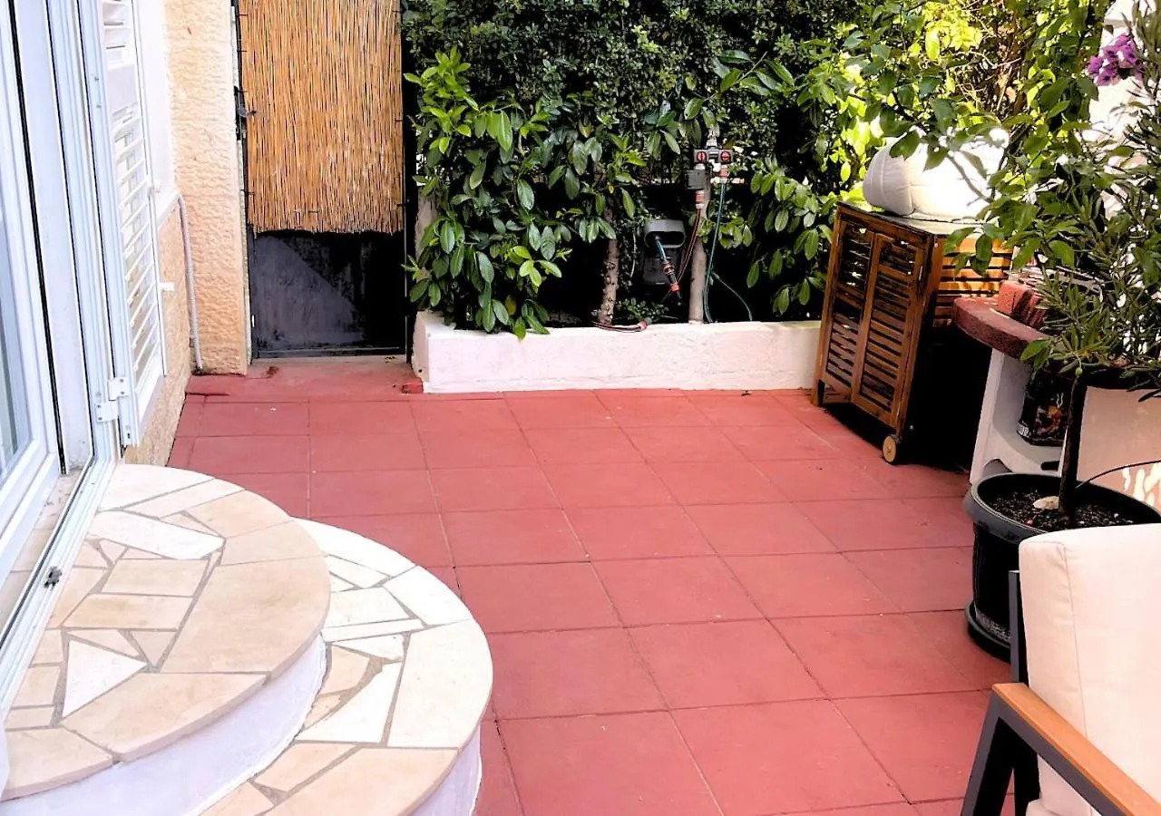 Stadt & Strandnahes Apartment Mit Garten & Bbq Split Croatia