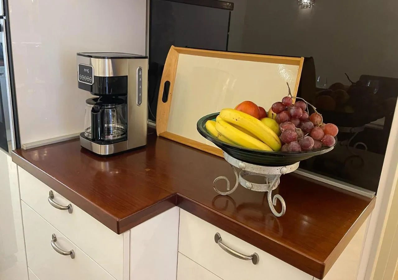 Stadt & Strandnahes Apartment Mit Garten & Bbq Split