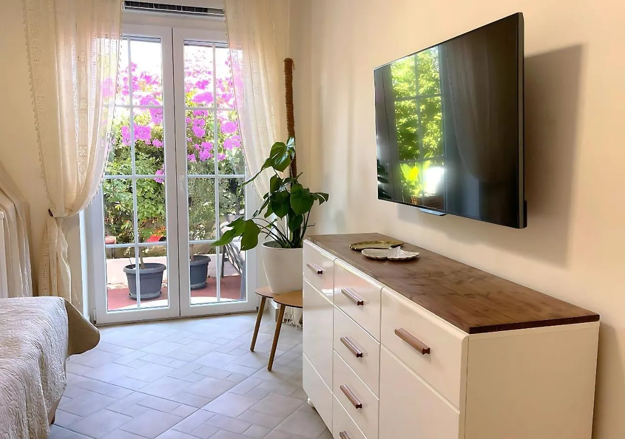 Stadt & Strandnahes Apartment Mit Garten & Bbq Split