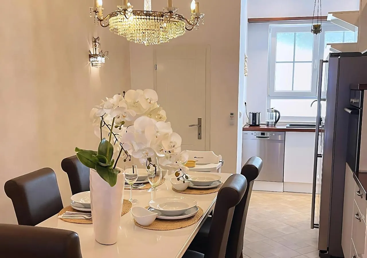 Stadt & Strandnahes Apartment Mit Garten & Bbq Split