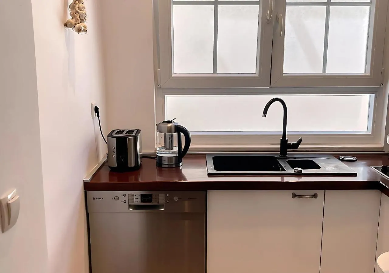 Stadt & Strandnahes Apartment Mit Garten & Bbq Split