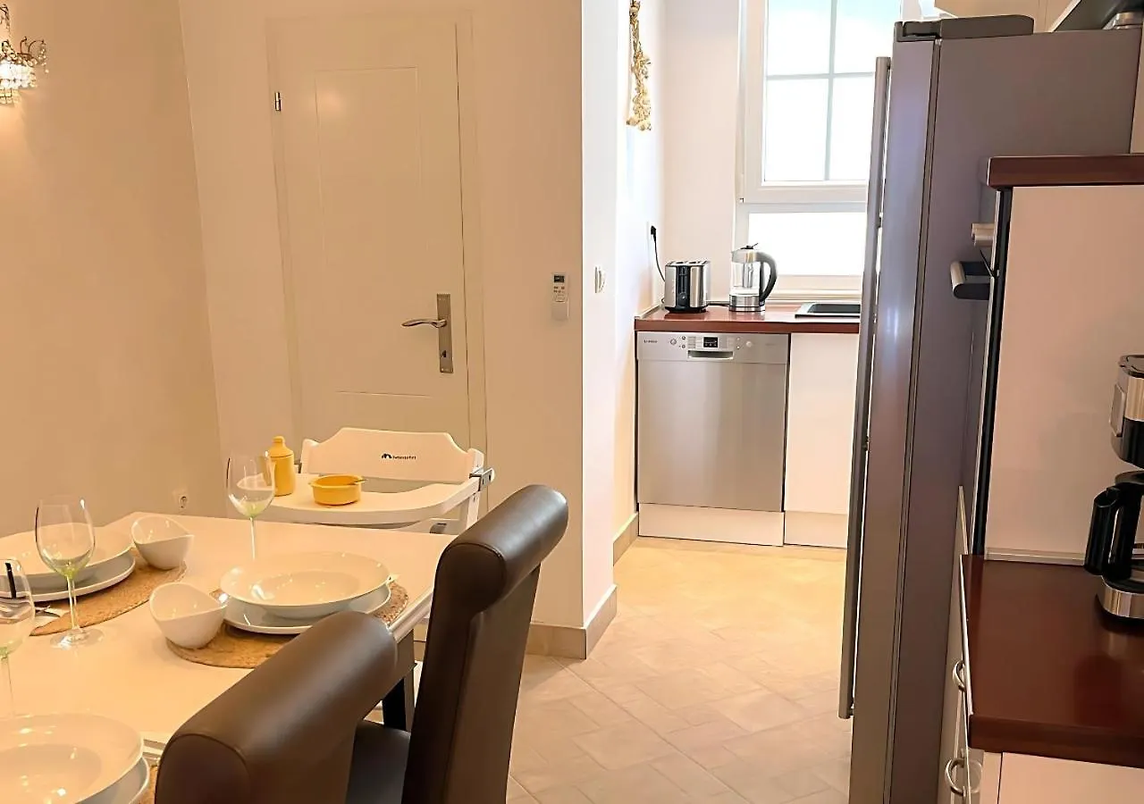 Stadt & Strandnahes Apartment Mit Garten & Bbq Split